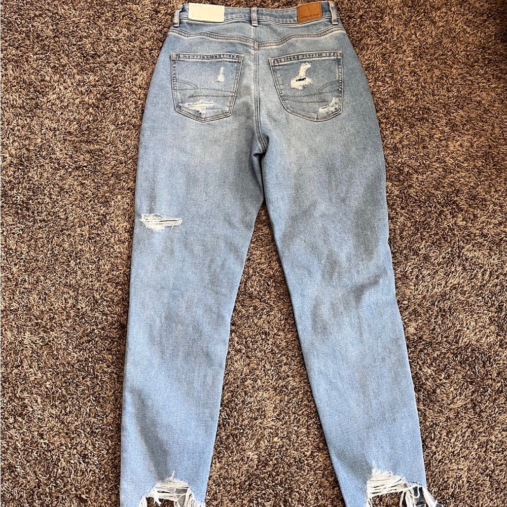 NWT AMERICAN EAGLE Distressed Stretch Mom Jeans High Rise Women’s 6 Long - Picture 9 of 10